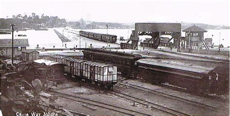 Jika di malaysia, kita mempunyai sistem metro yang dikenali sebagai keretapi tanah melayu atau ktm yang beroperasi sejak tahun 1885. Landasan keretapi pertama di Tanah Melayu | Aman Iman