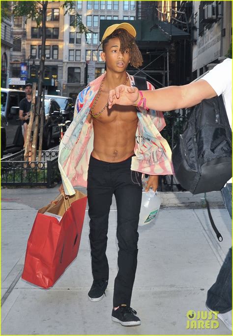 Photo Jaden Smith Walks Around Nyc Shirtless Sarah Snyder 14 Photo 3716923 Just Jared