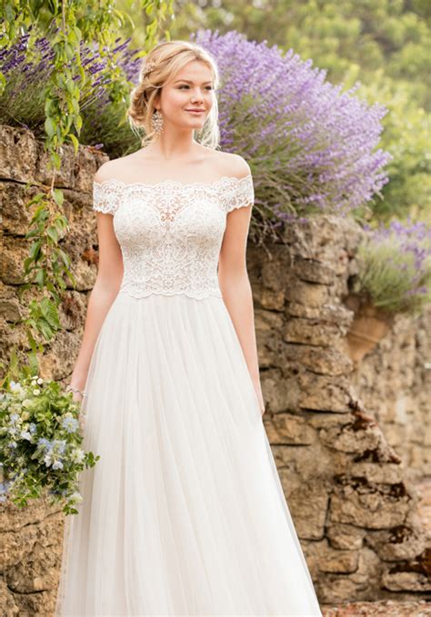 Nehmen wir an, sie verlieben sich in ein trägerloses hochzeitskleid. Love at First Sight: Essense of Australia's Spring 2018 ...