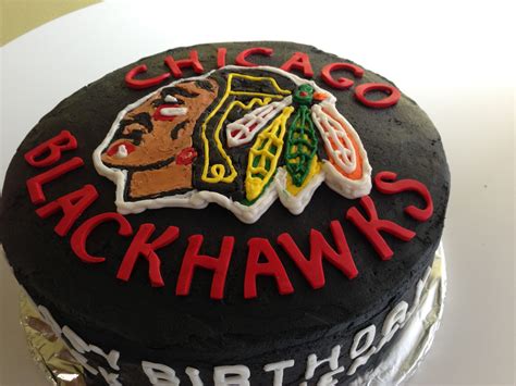 Blackhawks hockey puck cake | Hockey cakes, Hockey puck 