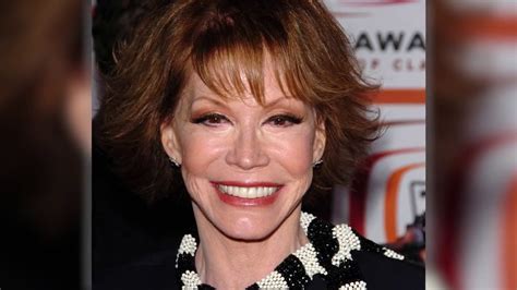 Beloved Actress Passes Away - YouTube