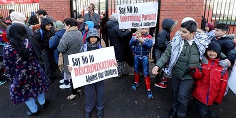 Hundreds Of Muslim Parents Protest School In Britain Over Lgbt