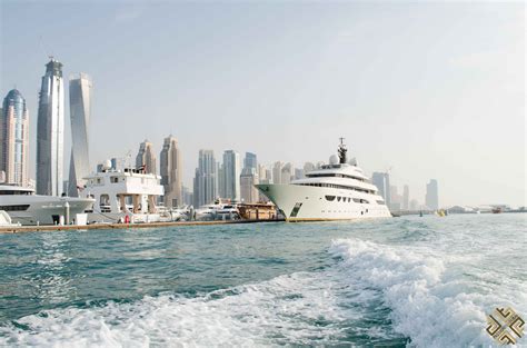 Vip Yachts Dubai Cruising On A Regal 2400rx Jet Boat Passion For Dubai