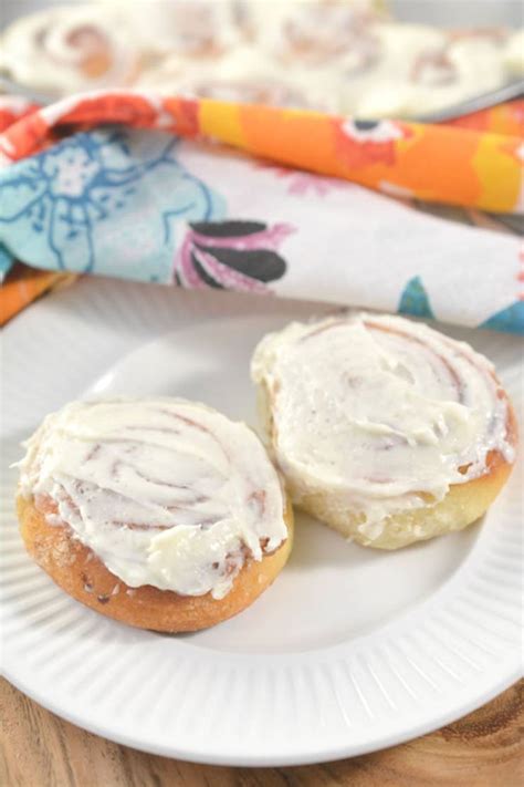 Gooey cinnamon rolls are ultra soft and tender, loaded with ooey gooey buttery cinnamon filling, and flooded with vanilla icing. BEST Keto Cinnamon Rolls! Low Carb Ooey Gooey Cinnamon ...