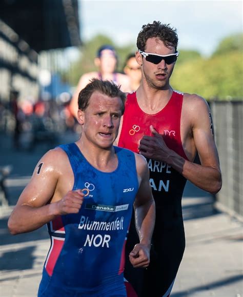 Blummenfelt is the first norwegian to medal in triathlon, which combines swimming, cycling and running. Blummenfelt et Duffy dominent | Le Journal de Montréal