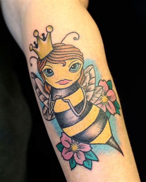 Traditional Queen Bee By Paloma Yglesias Tattoo Work I Tattoo Latest