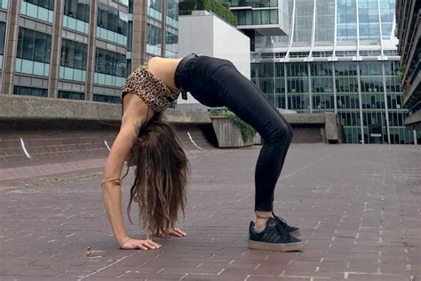 El Yoga Cambia La Vida De Mujer Anorexica People En Español