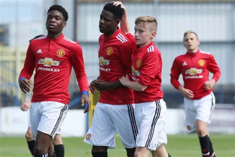 Shola shoretire is one of the most promising players in united's u23 squad and the so called 'class of 2020'. Shola Shoretire, 14-year-old Is Manchester United Youngest ...