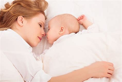 Как укладывать грудного ребенка спать способов