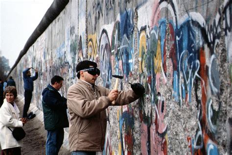 Why Did The Berlin Wall Fall In 1989 History Hit