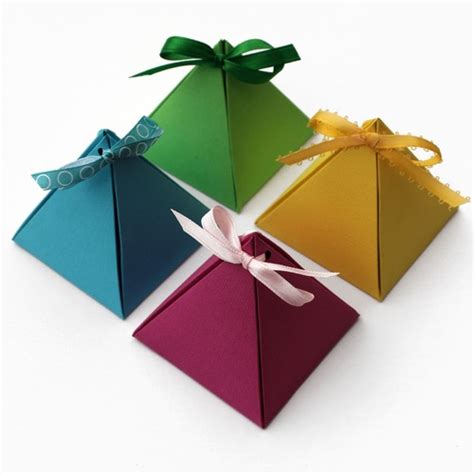 The boxes and hampers loaded with exotic, personalised and assorted chocolates make sweet gift ideas for every occasion and people of all age groups. Gift Boxes - Paper Gift Boxes Manufacturer from Mumbai