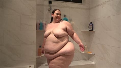 Kayla Peach Washes Her Sensual Supersized Body Kayla Peach Clips
