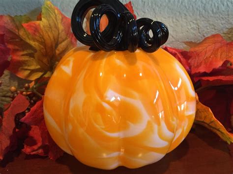 Hand-blown glass pumpkin by Kevin Chong, 2013 | Glass blowing, Glass