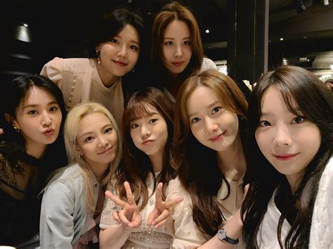 Snsd Members Reunite At Their Manager S Wedding Wonderful Generation