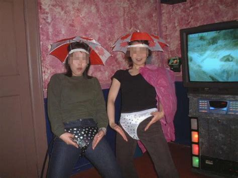 아줌마들 노래방에서 노는모습 보배드림 유머게시판