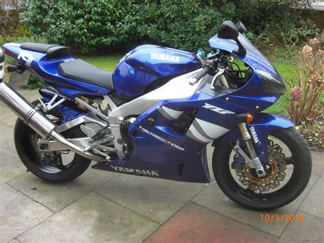 The wind screams around you as you cut through it the perfection of performance is always just around the next corner; 2000 Yamaha YZF-R1 | Picture 2329410
