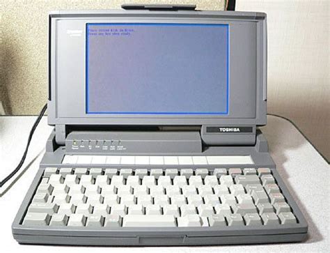 東芝が世界初のノートパソコンdynabook J 3100 Ss001を発表。 80s Cue Photo Session