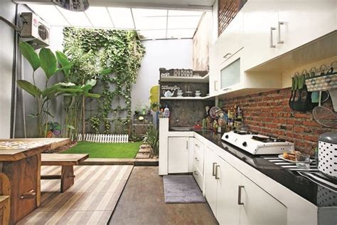 Desain rumah ini berdiri di atas lahan berukuran 10 x 35 meter. Enam Desain Dapur Kotor Nuansa Outdoor - pidjar.com