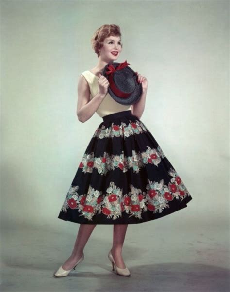 stunning photos that show the breakthrough of women s fashion in the 1950s ~ vintage everyday