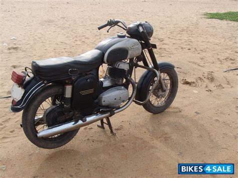 Things to keep in mind before buying a new bike: Used 1976 model Ideal Jawa Yezdi Classic for sale in ...