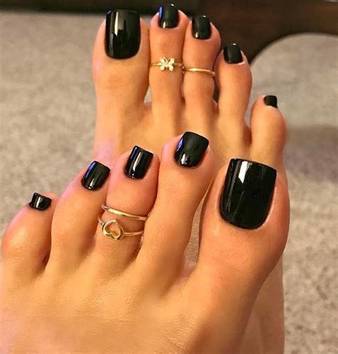 Pretty Black Toe Nail Designs