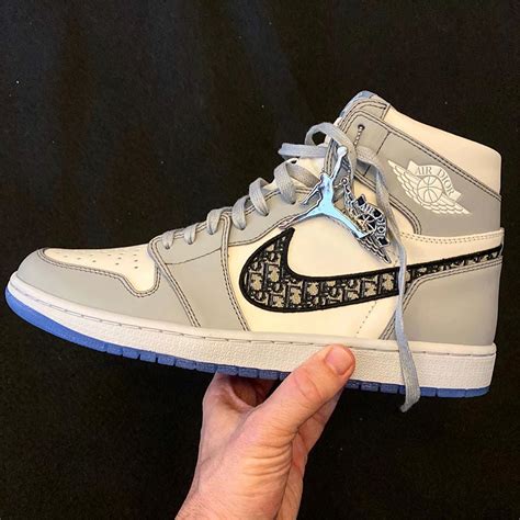 I love mixing together different worlds, different ideas, and jordan brand and maison dior are both emblematic of absolute excellence in their fields, said dior. The DIOR x Air Jordan 1 To Be Release In April 2020 ...