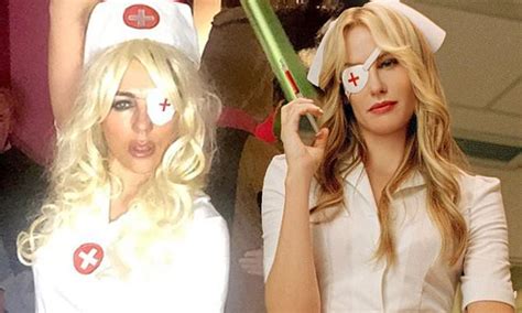 Elizabeth Hurley Dresses As Kill Bills Elle Driver For Halloween Daily Mail Online