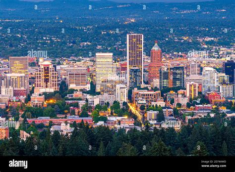 Portland Oregon Usa Downtown Cityscape At Twilight Stock Photo Alamy