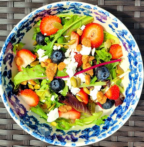 Hello Summer Summer Berry Salad The Epicurious Panda