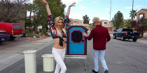 Out Of Work Las Vegas Showgirls Take Act Online Showcase Sin City