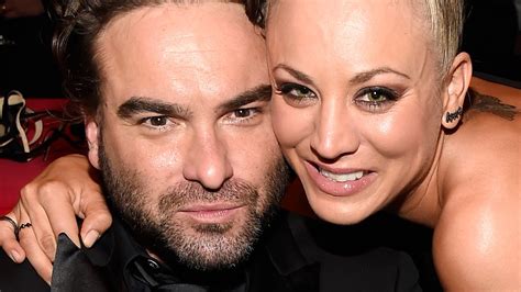johnny galecki reflects on how he would have handled kaley cuoco romance differently