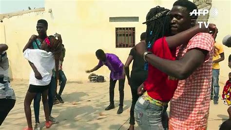 Aux Racines De La Kizomba La Danse Angolaise Qui Séduit Le Monde Fdesouche