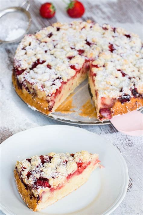Get one of our apple yogurt kuchen recipe and prepare delicious and healthy treat for your family or friends. Joghurt Kuchen mit Erdbeeren und Streusel | Joghurt kuchen ...