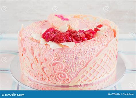 Gâteau De Mariage Rose Avec Des Fleurs Photo Stock Image Du