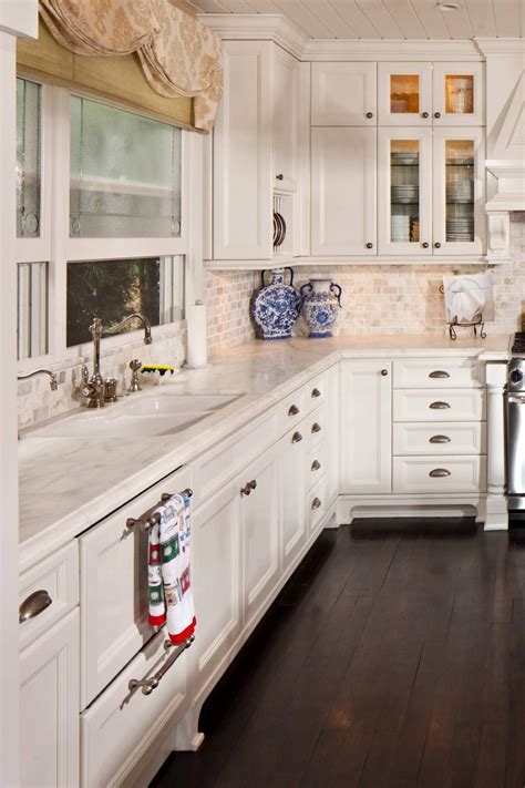 48 Backsplash Ideas For White Countertops And White Cabinets