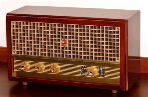 Vintage Magnavox Table Radio Model Fm18 Am Fm Bands 7 Vacuum Tubes