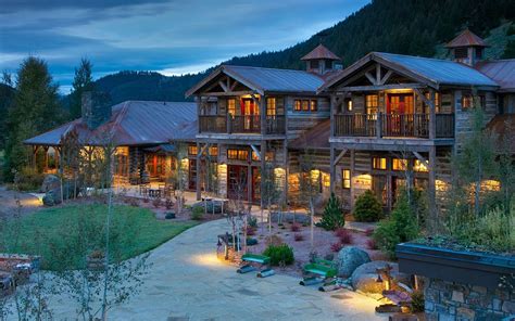 The 10 Top Luxury Ranch Resorts In The Usa The Art Of Mike Mignola