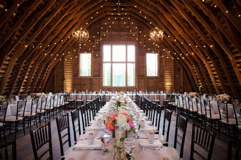 Best northern virginia wedding venues | list of best venues such as vineyards, country clubs. Northern Virginia Barn Wedding Venue | 48 Fields Farm