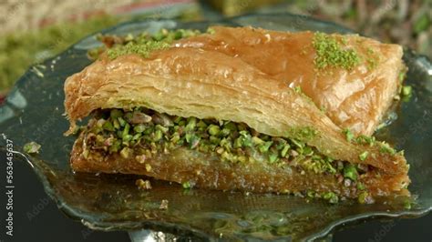 Traditional Turkish Baklava Pistachio Pastry Dilberdudagi Ozel Kesim