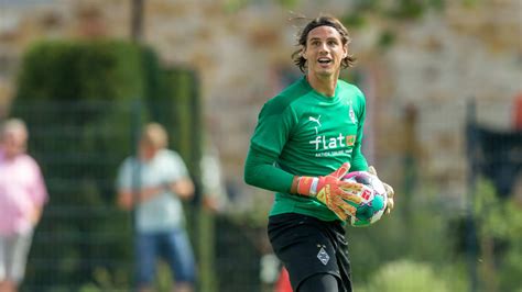 It shows all personal information about the players. Borussia Mönchengladbach, Yann Sommer: "Fan-Rückkehr ein ...