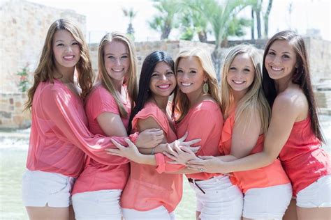 Love This Pose For Any Type Of Group Of Girls Of Course Sorority Photoshoot Sorority Girl
