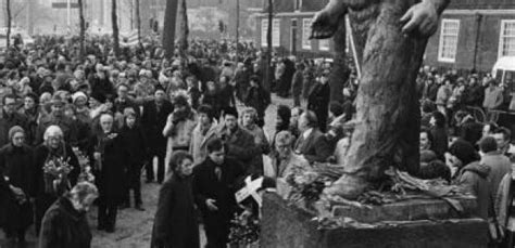 Officiële twitter van herdenkingscomite februaristaking 1941 | herdenking 25 feb 16.45 uur jonas daniel meijerplein dokwerker. Februaristaking: massaal protest tegen Jodenvervolging ...