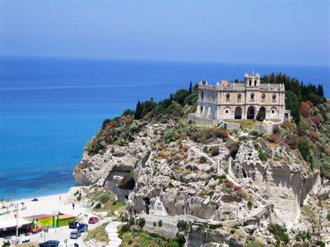 Calabria Italy - 10 Fun Facts - Digging Up Roots in the Boot