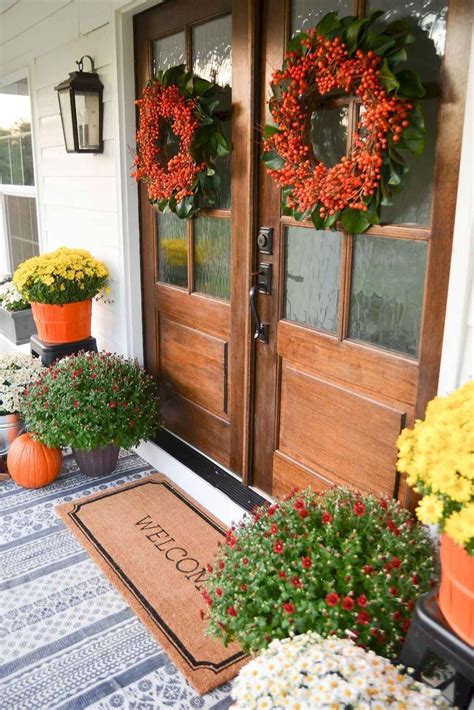 32 The Best Farmhouse Fall Decor Ideas For Front Doors Magzhouse
