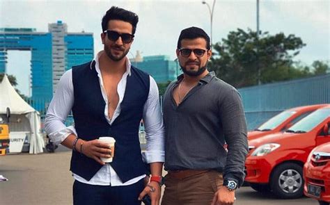 Confirmed Yeh Hai Mohabbatein Actor Aly Goni To Quit The Show The Actor Shared An Adorable