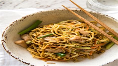 Most popular dishes in chinese cuisine that utilize noodles are without any doubt beef chow fun, ban mian, cart noodle, char kway teow, cup noodles, zhajiang mian, laksa, lo mein and re gan mian. Top 20 Types Of Noodles In Chinese Cuisine - Crazy Masala Food