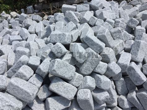 G601 White Granite Cobbles Tumbled 20x10cm Paving Stone