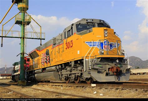 Railpicturesnet Photo Up 3013 Union Pacific Emd Sd70ace T4 At Mexico