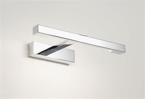Obtenez plus de rangement et gardez votre salle de bain organisée sans compromettre l'espace tout en donnant un aspect de grandeur. Applique murale salle bain
