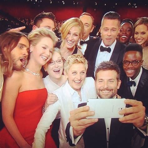 Ellen Degeneres Group Selfie At The Oscars 2014 Oscars 2014 Selfie Celebrities Oscars 2014